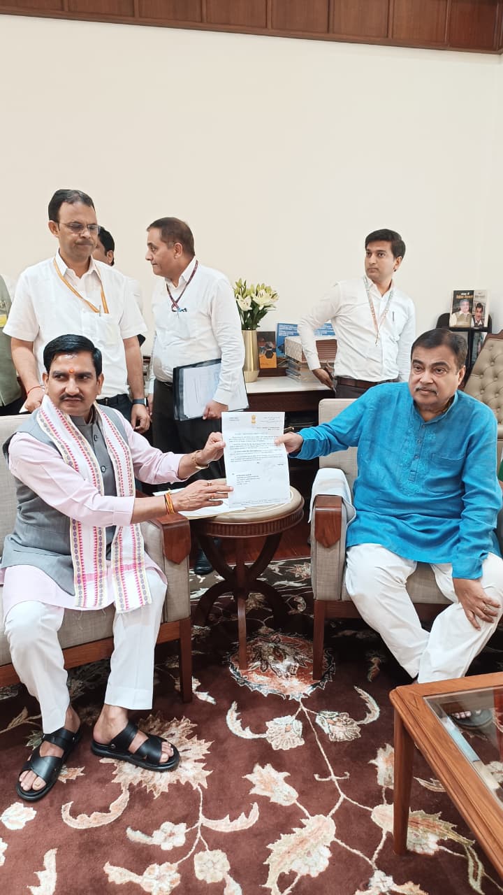 बिलासपुर को ट्रैफिक जाम से मिलेगी राहत: ₹827 करोड़ की 4-लेन रिंग रोड के लिए केंद्रीय मंत्री तोखन साहू ने नितिन गडकरी से की मुलाकात