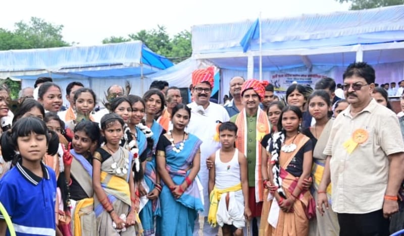 रिमझिम फुहारों के बीच खेल प्रतिभाओं ने भरी उड़ान, 26वीं राज्य स्तरीय शालेय क्रीड़ा प्रतियोगिता का भव्य शुभारंभ